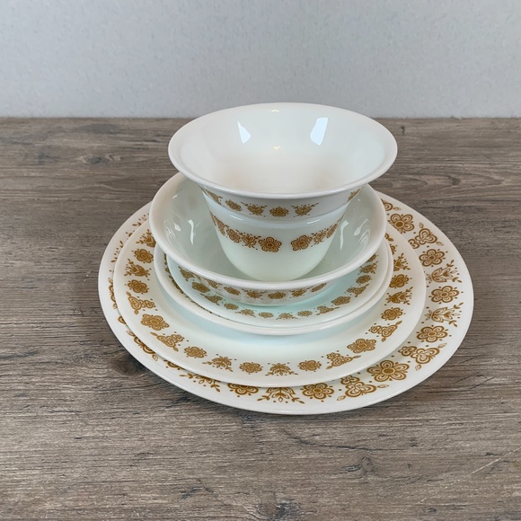 Corelle Golden Butterfly 7 piece dinnerware set. Plates, Bowls cup and saucer - Picture 9 of 9